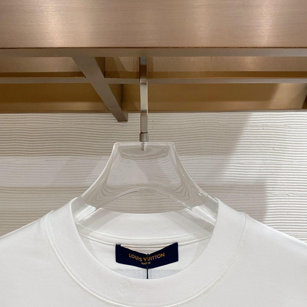 Louis Vuitton Women's white T-shirts