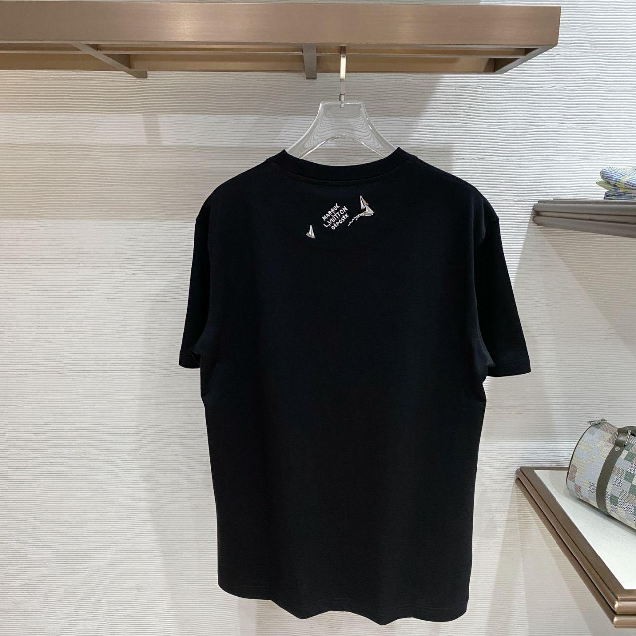 Louis Vuitton Men's black navy T-shirts