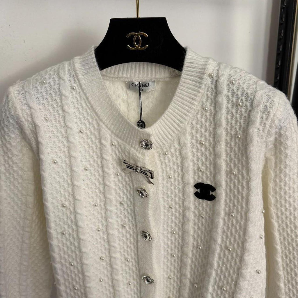 Chanel Women's white cream Cardigans