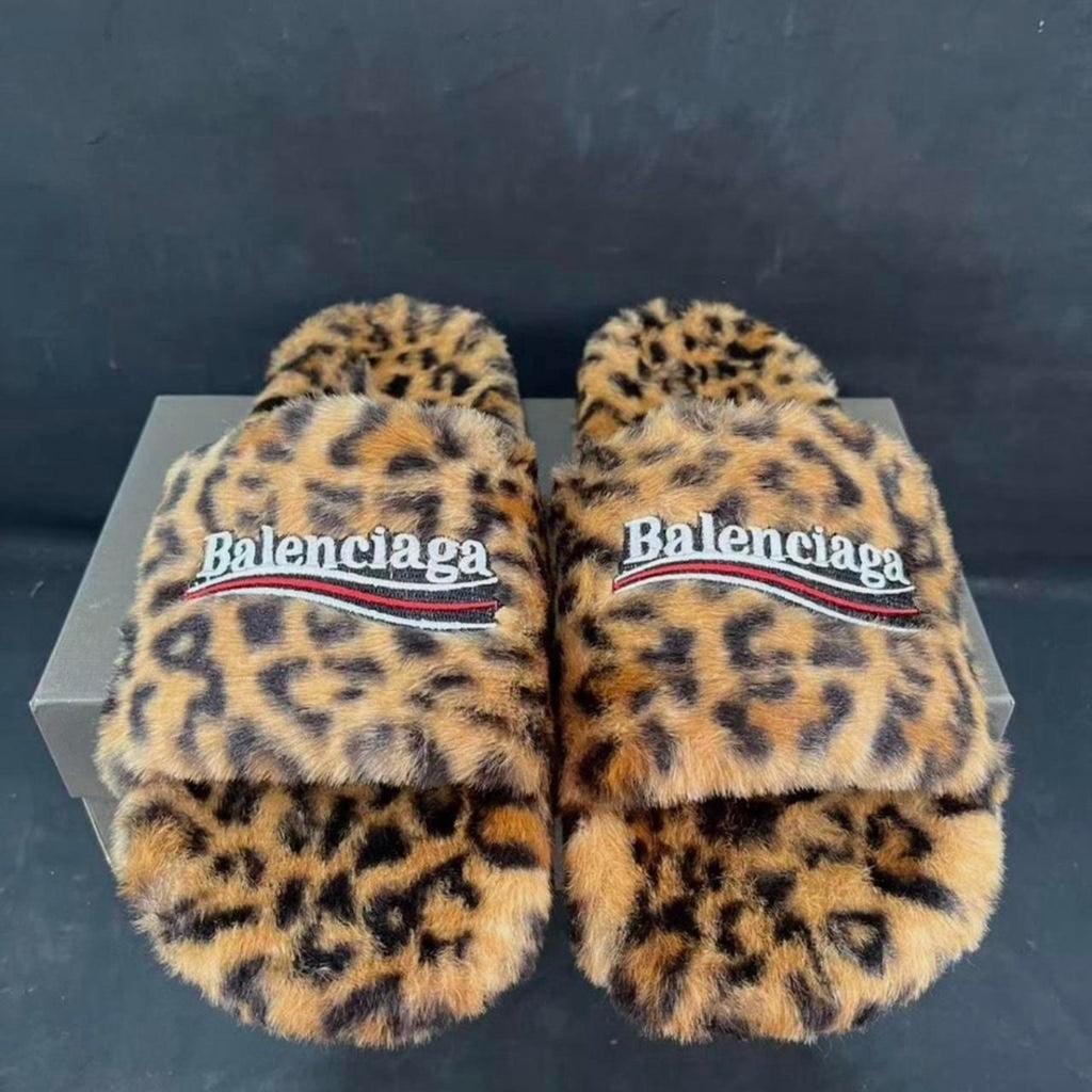 Balenciaga Women's pink Slides