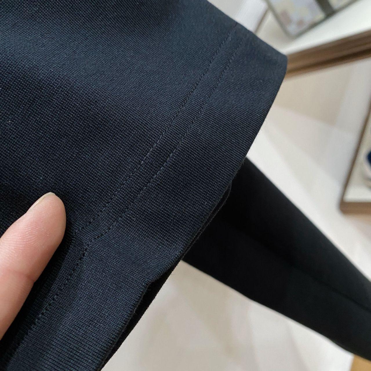 Louis Vuitton Men's black navy T-shirts