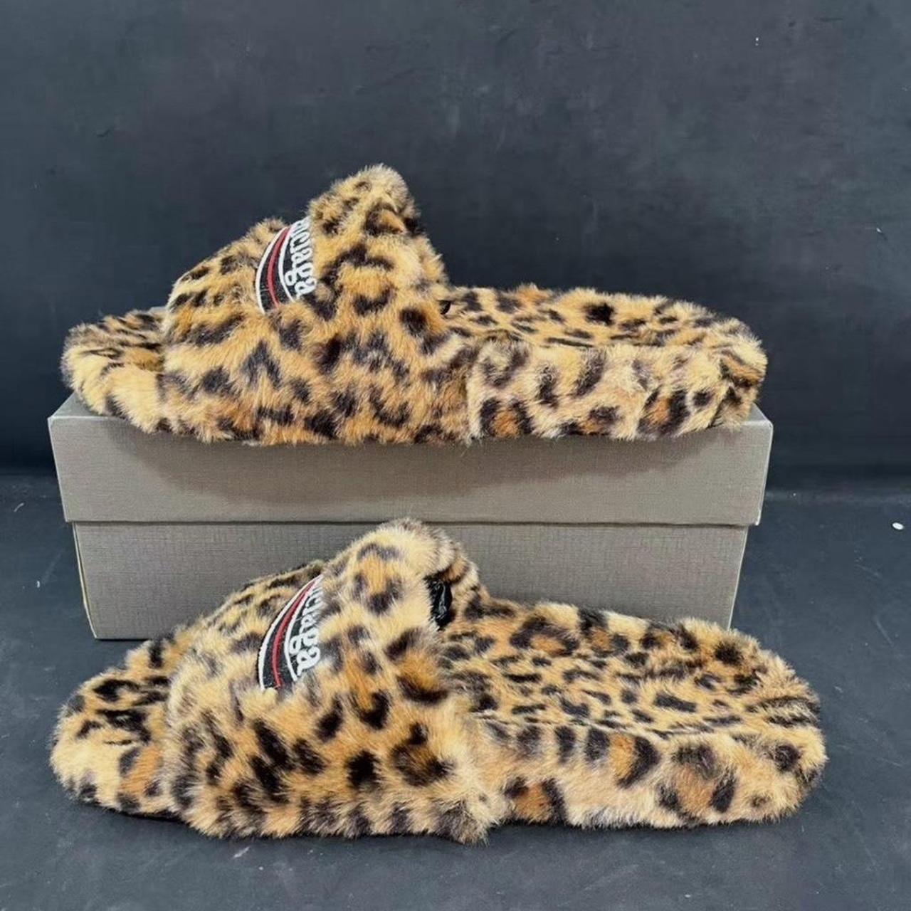 Balenciaga Women's pink Slides