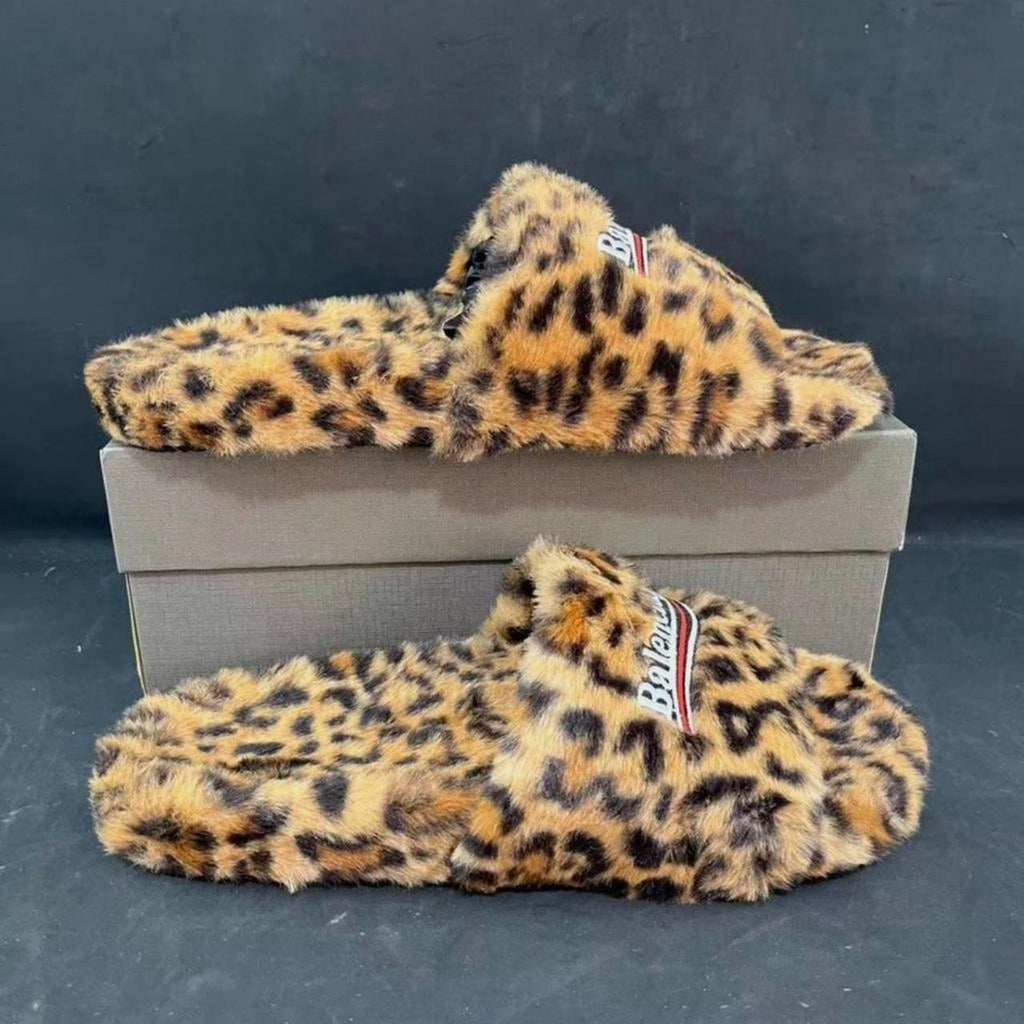 Balenciaga Women's pink Slides