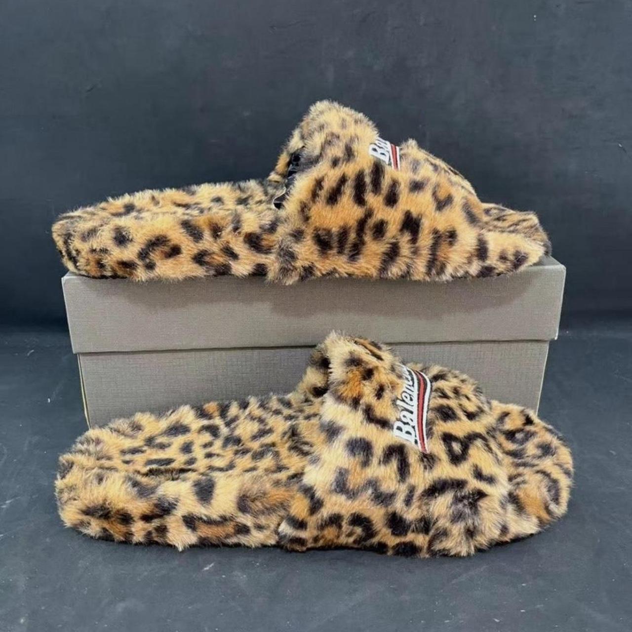 Balenciaga Women's pink Slides