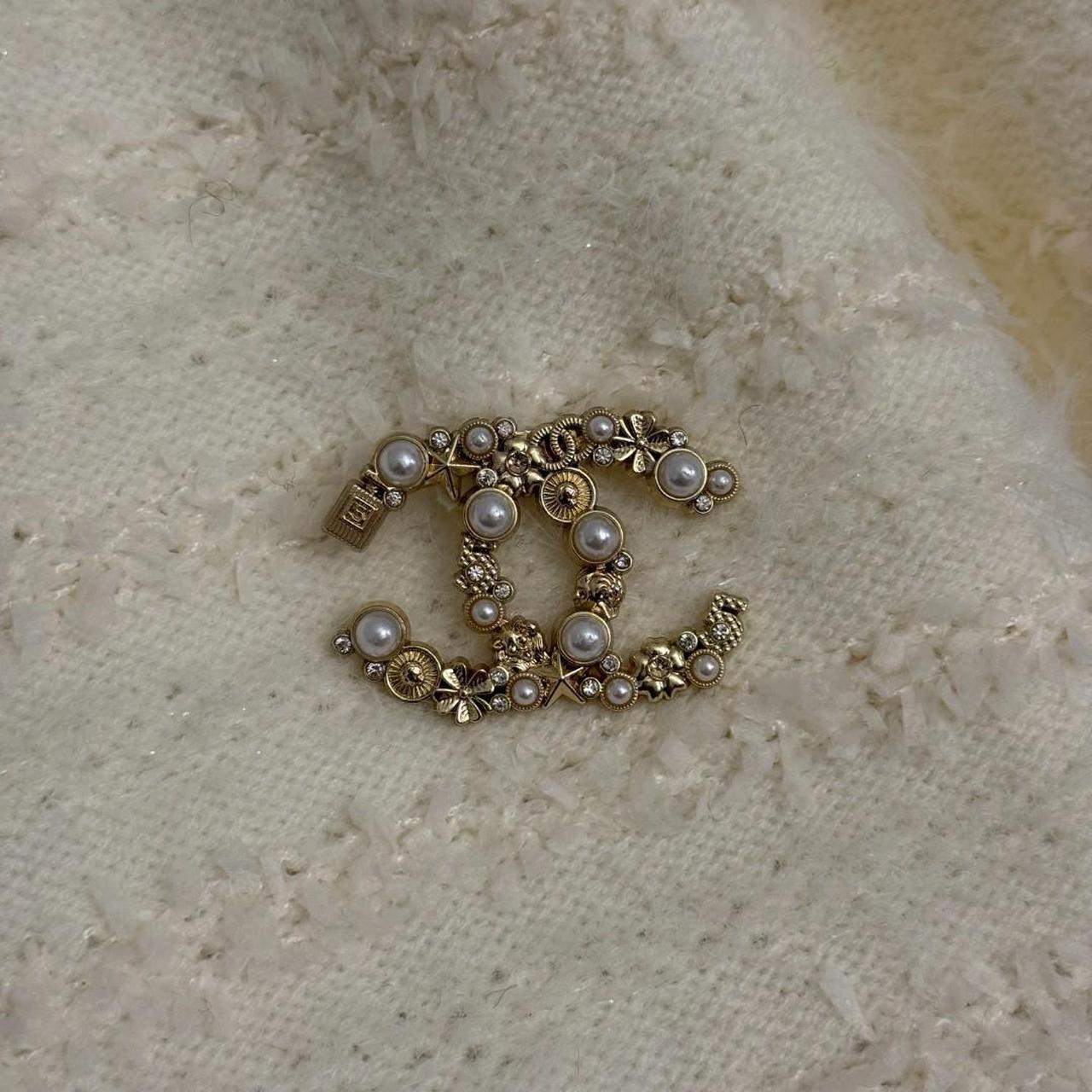 Chanel Women's cream white Cardigans